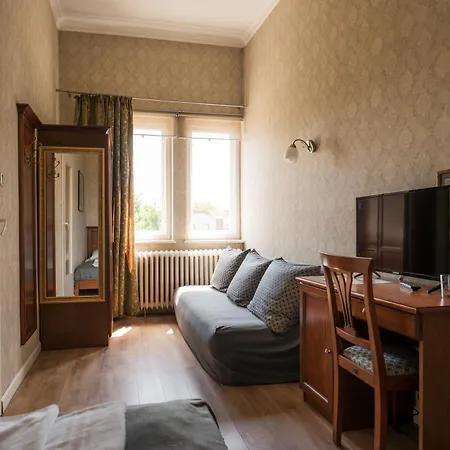 Irena Hotel 2*